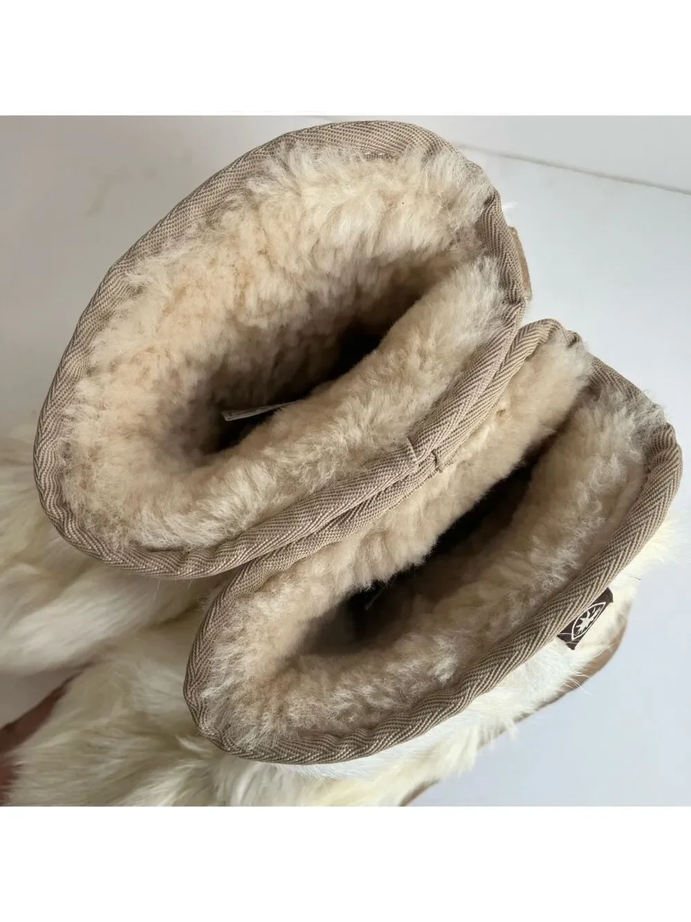 AU&MU Sheepskin Boots White Size 6